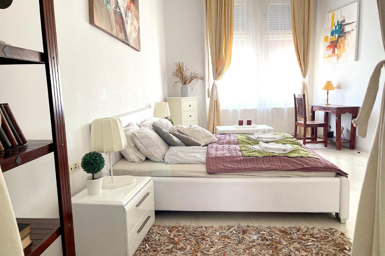Elegant 125M2 Apartment In Center Of ブダペスト エクステリア 写真