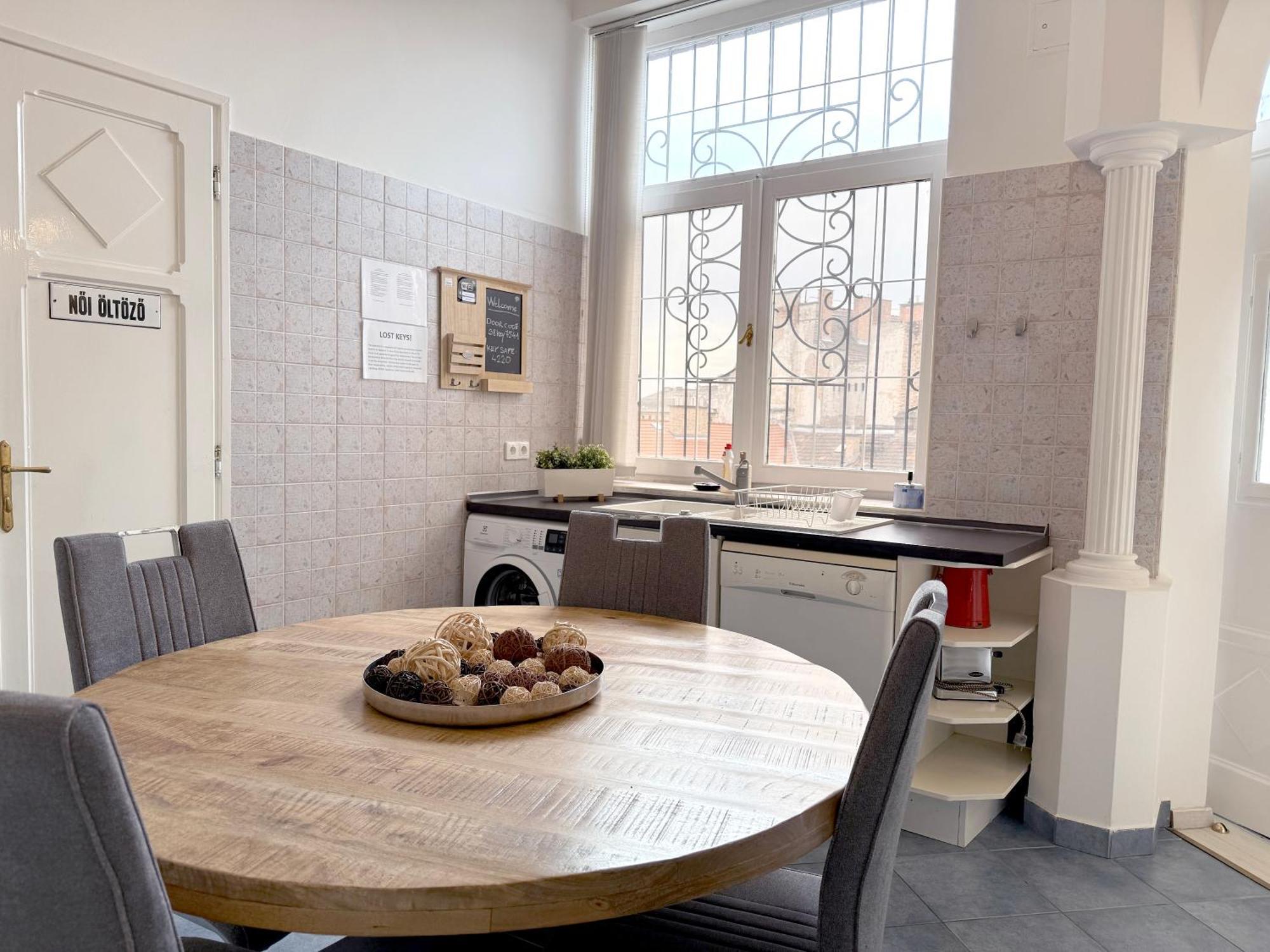 Elegant 125M2 Apartment In Center Of ブダペスト エクステリア 写真