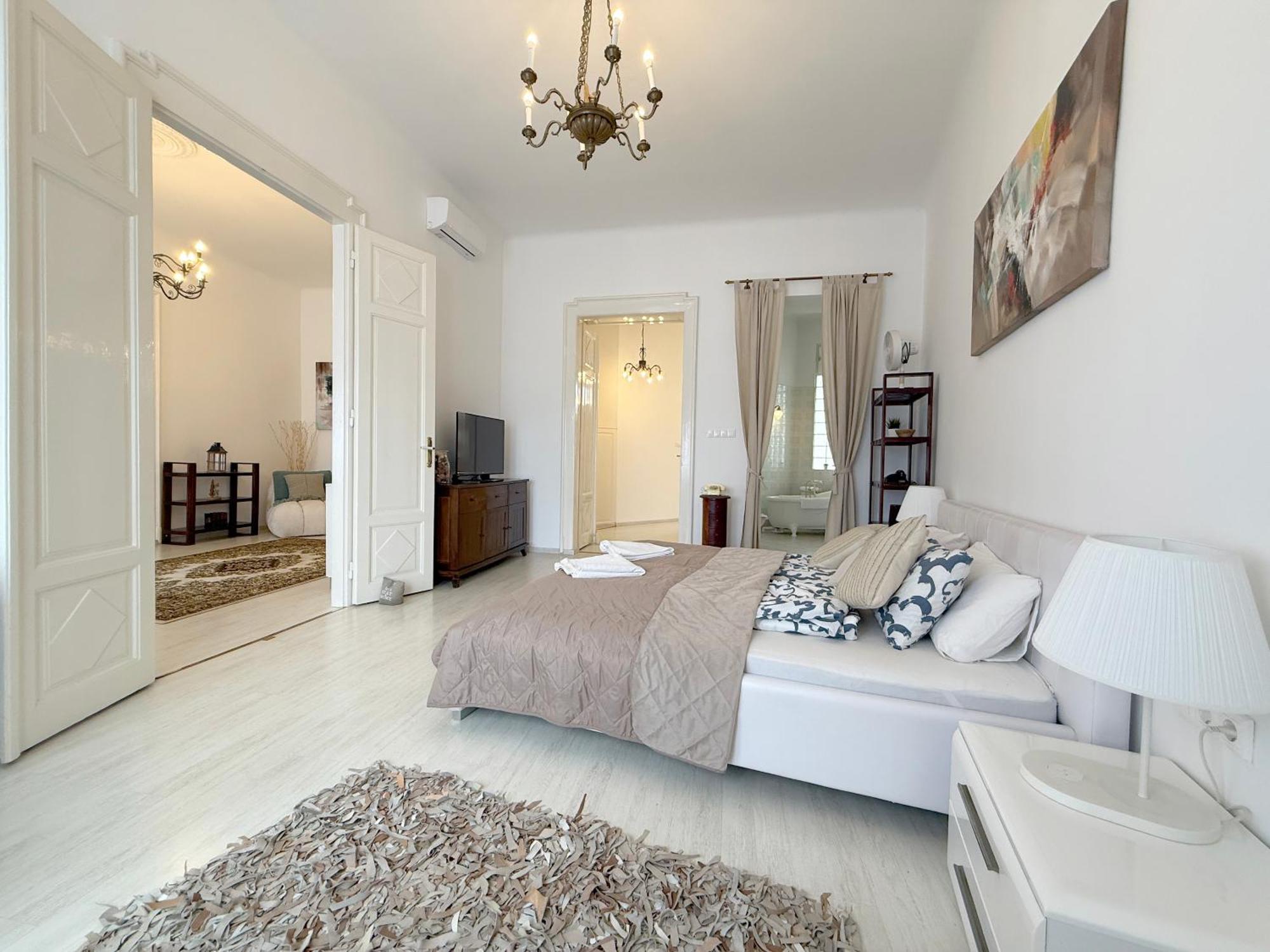 Elegant 125M2 Apartment In Center Of ブダペスト エクステリア 写真