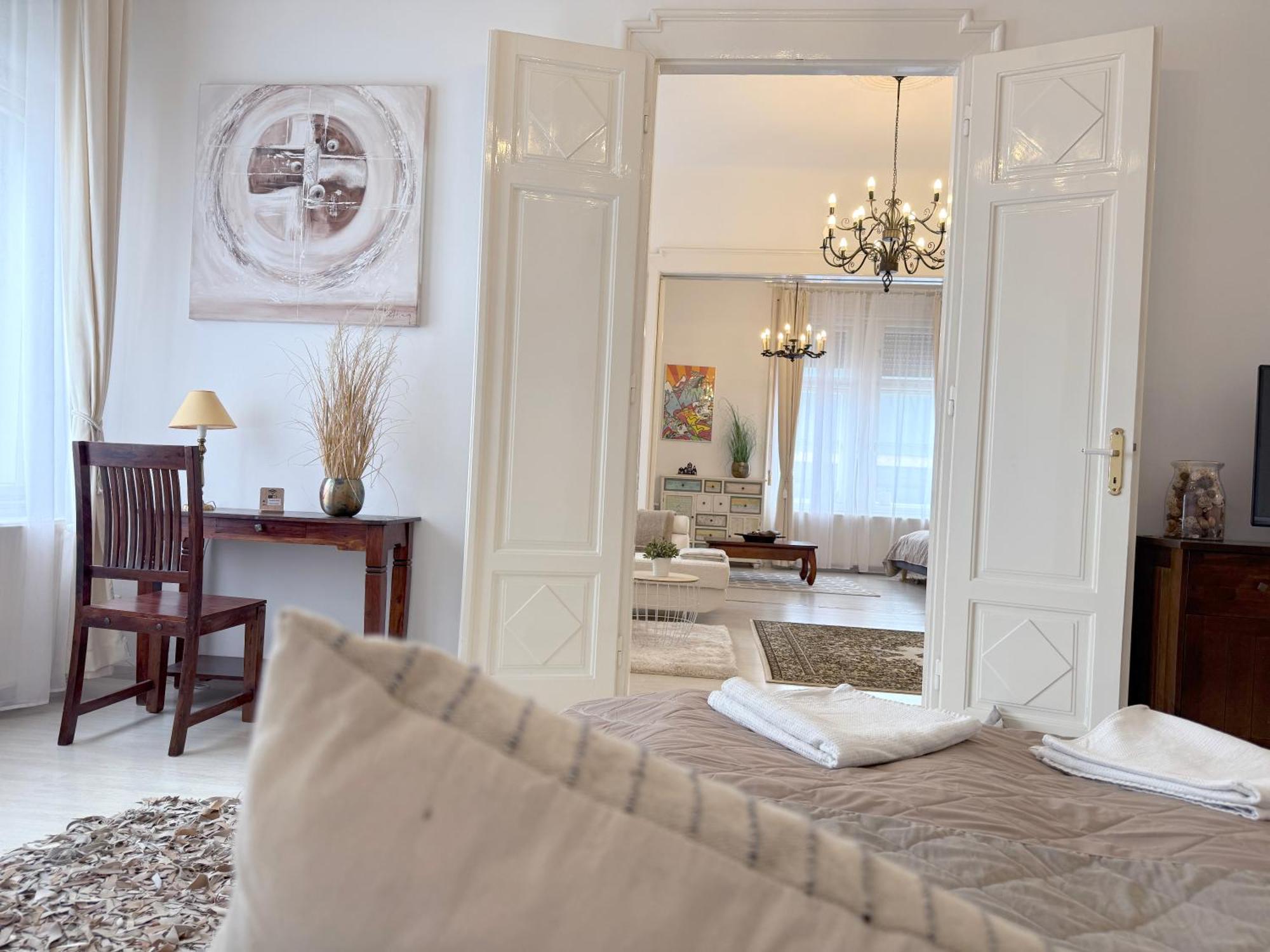 Elegant 125M2 Apartment In Center Of ブダペスト エクステリア 写真